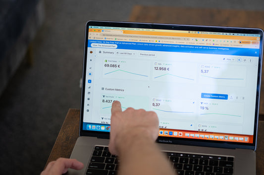Tracking-Accuracy Playbook: Channel-ROAS korrekt ermitteln, Datenklarheit erlangen und richtige Budgetentscheidungen treffen